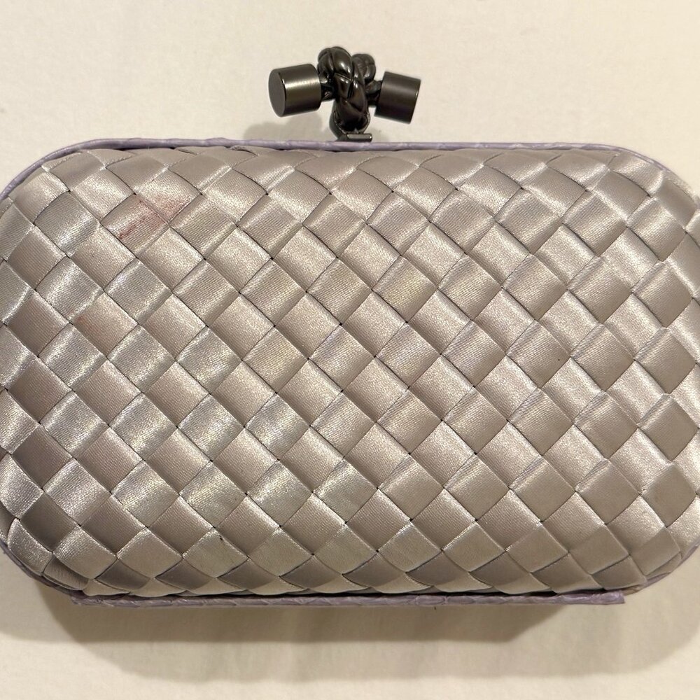 Small Knot Clutch